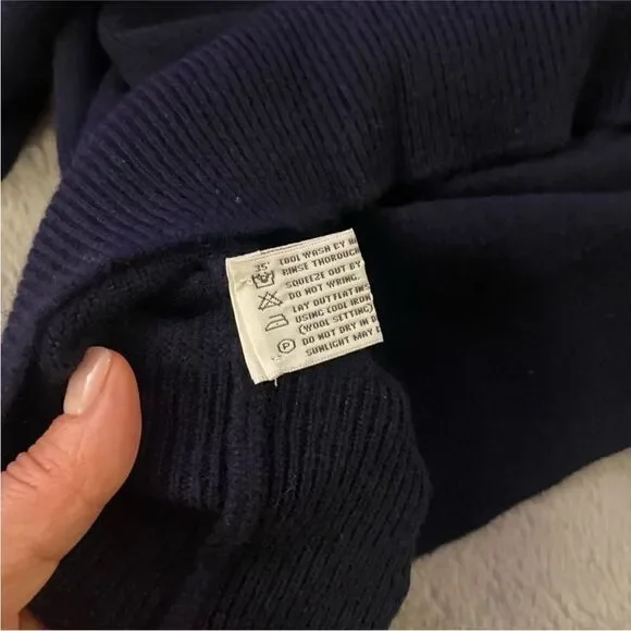 Jennifer Tyler cashmereV-Neck Sweater in Navy, M